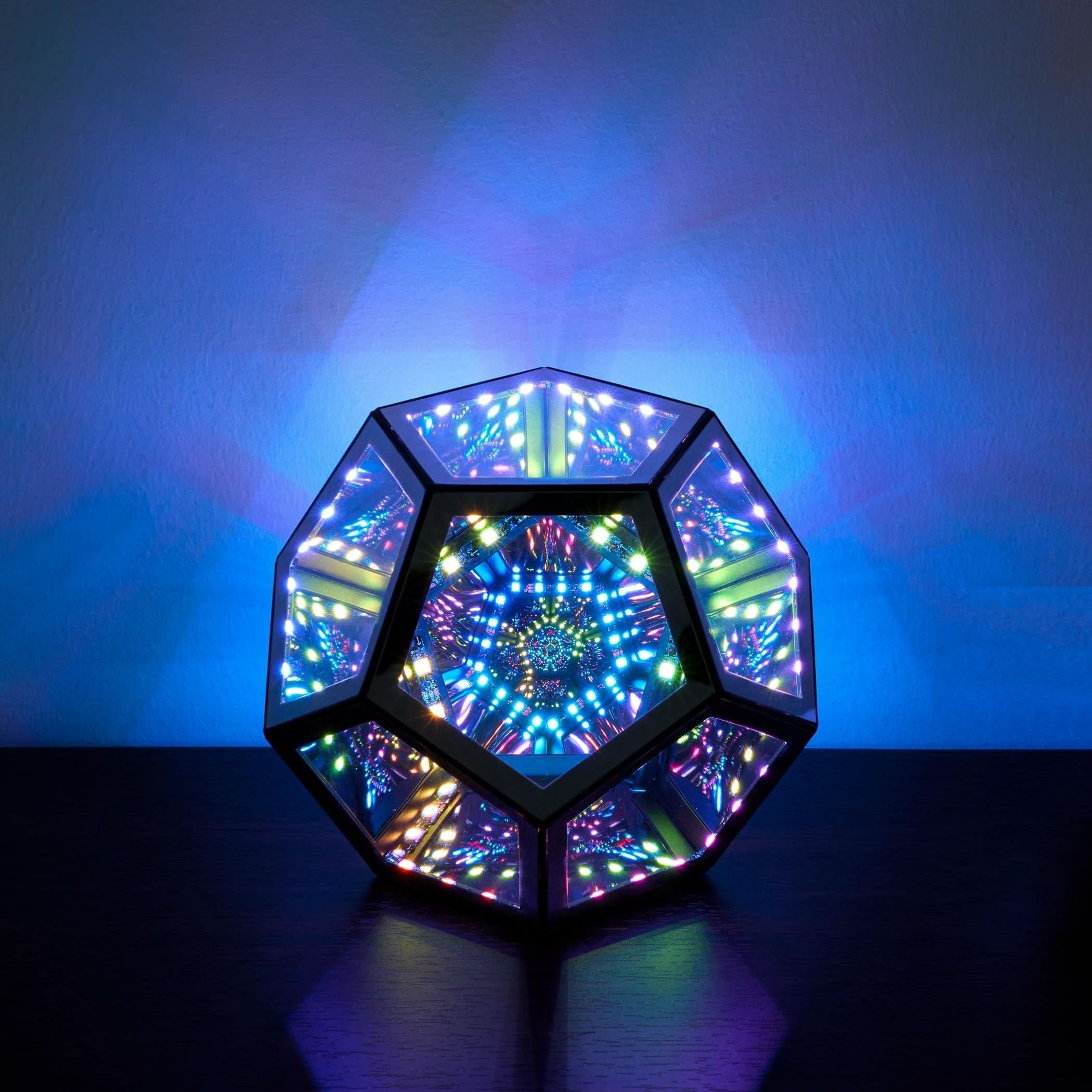 USB-Powered RGBW 3D Cube Light - Color-Changing Night Lamp