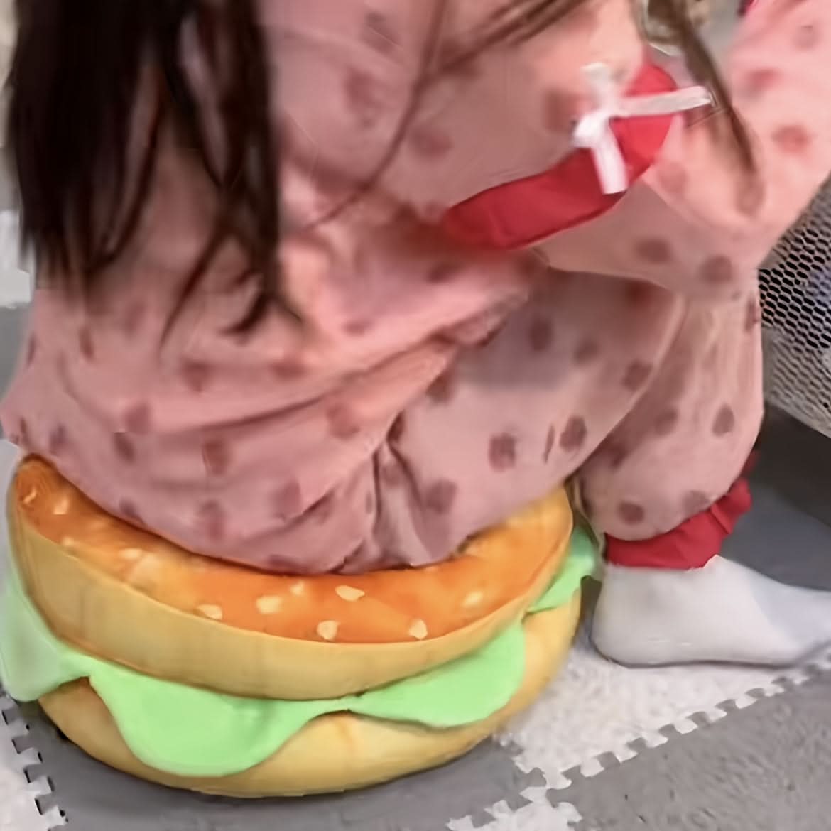 Cute Burger Pillow – Cozy Outdoor Camping Cushion with Zipper