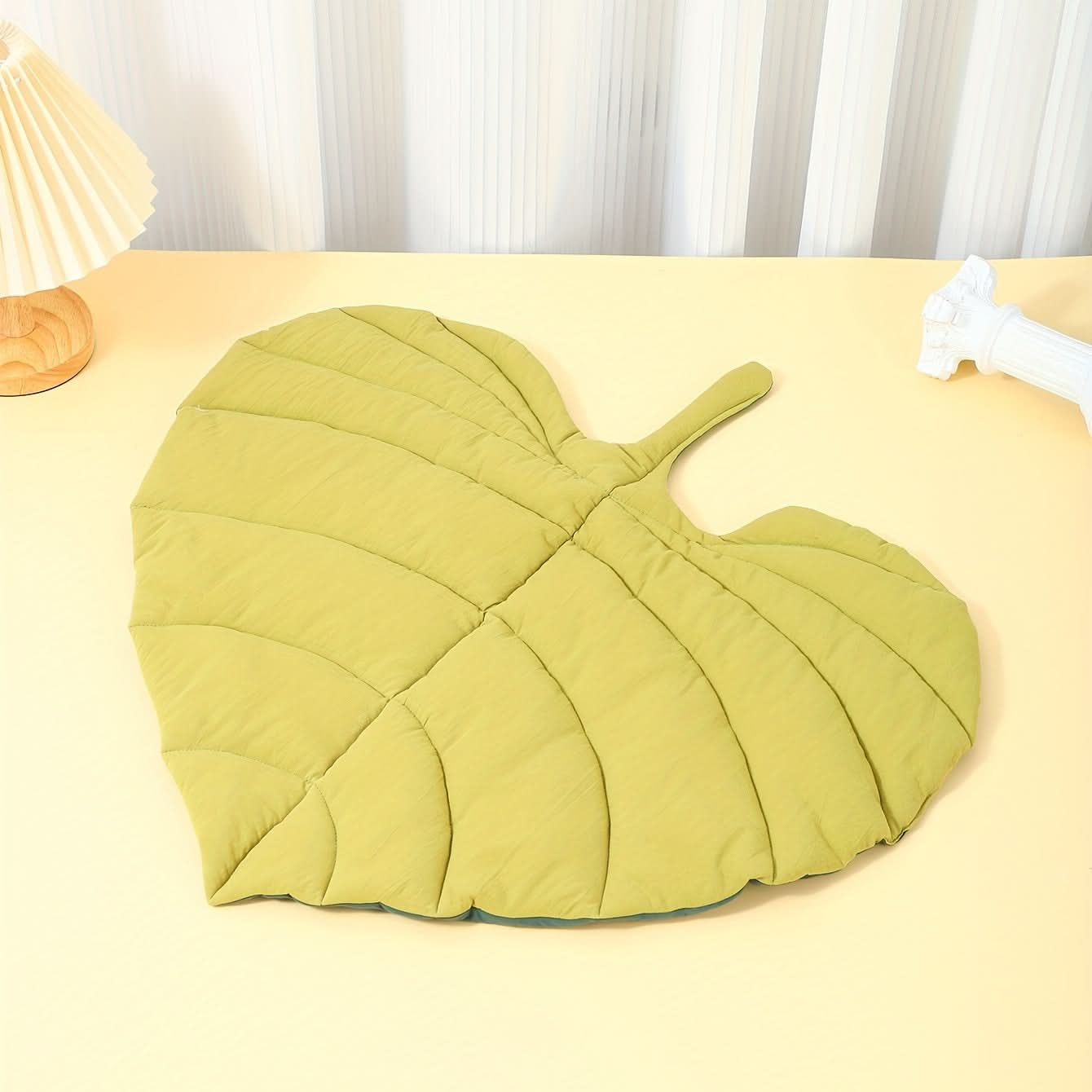 Leaf-Shaped Pet Mat – Stylish & Cozy