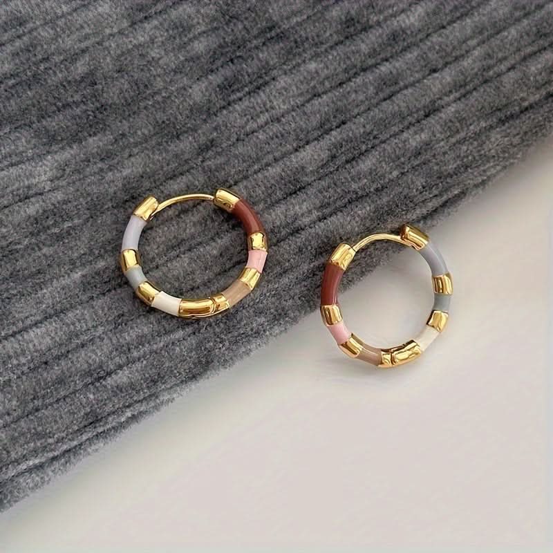 Vibrant Hoop Earrings – Seasonal Style with Retro Minimalist Design