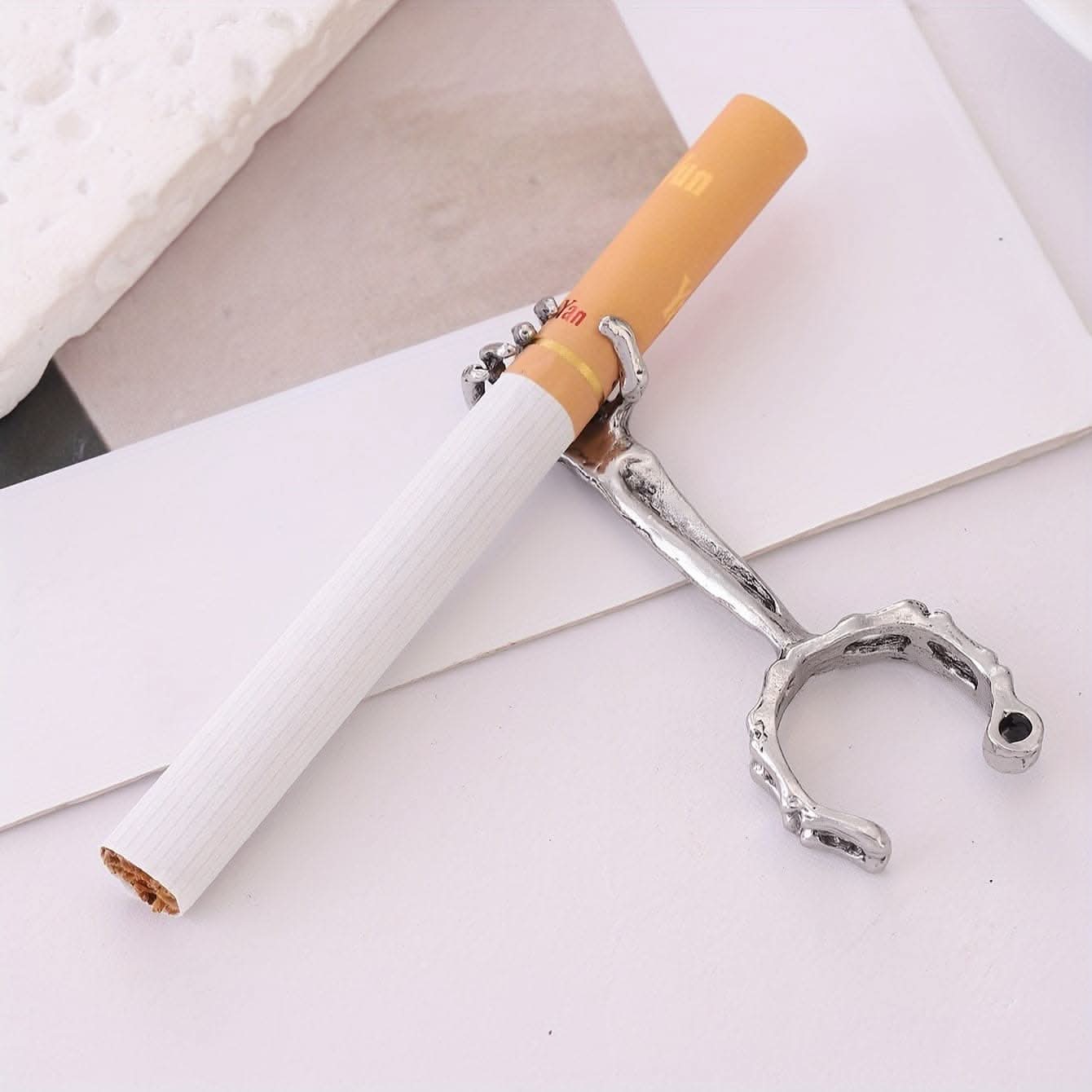 Hand Bone Smoking Ring – Skull Pattern Cigarette Holder