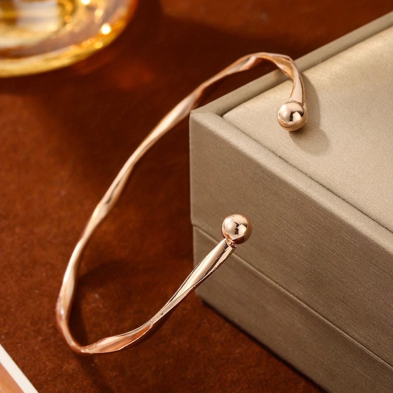 Geometric Twisted Bangle – Simple Style Cuff