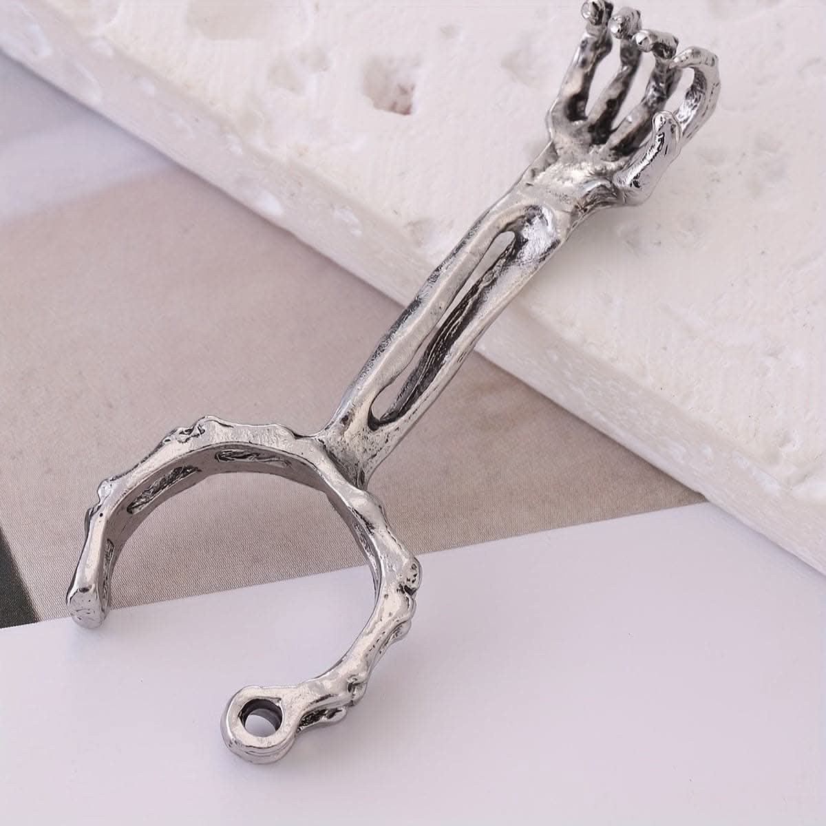 Hand Bone Smoking Ring – Skull Pattern Cigarette Holder