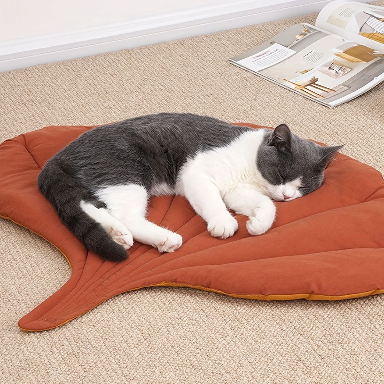 Leaf-Shaped Pet Mat – Stylish & Cozy