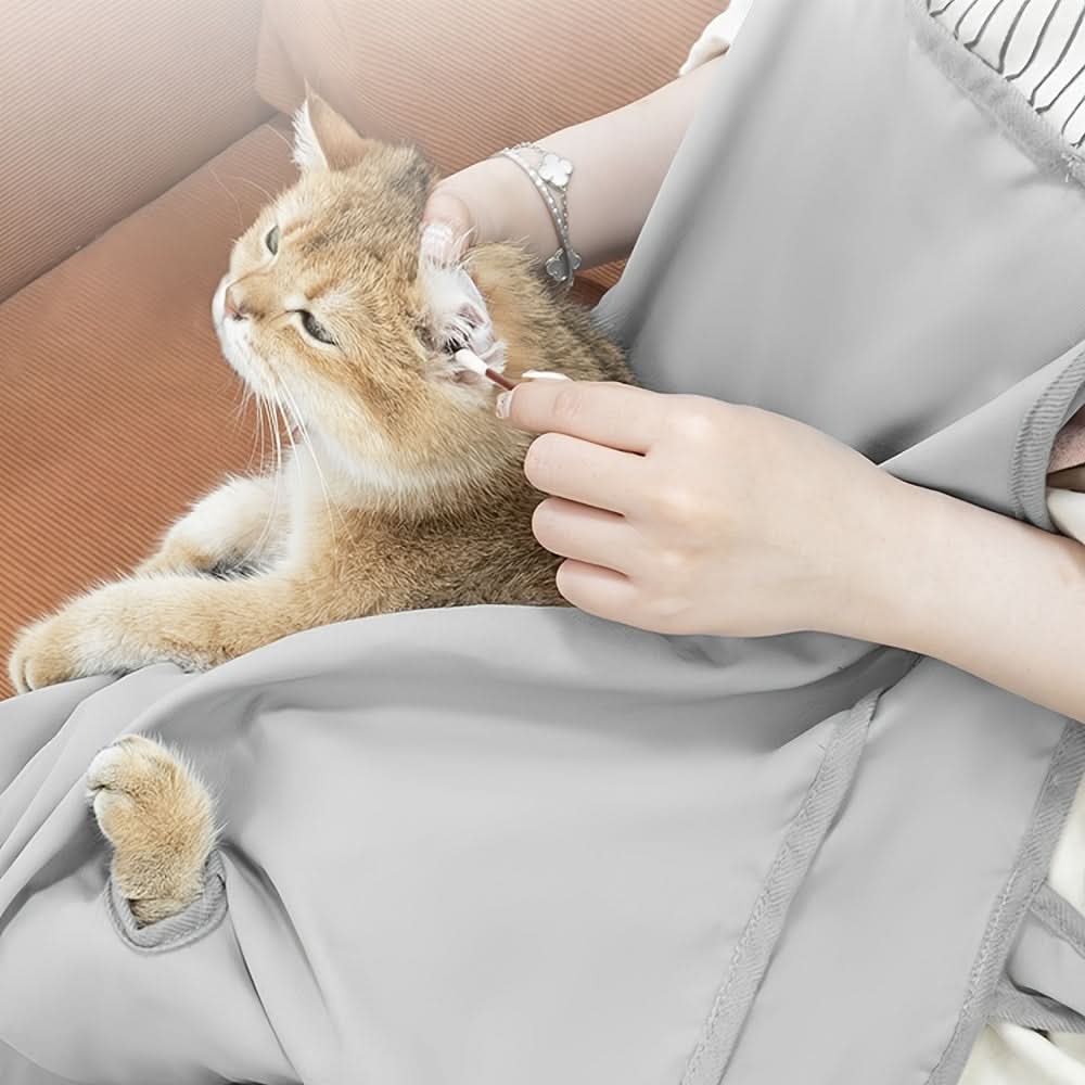 Breathable Cat Carrier Apron with 4 Holes