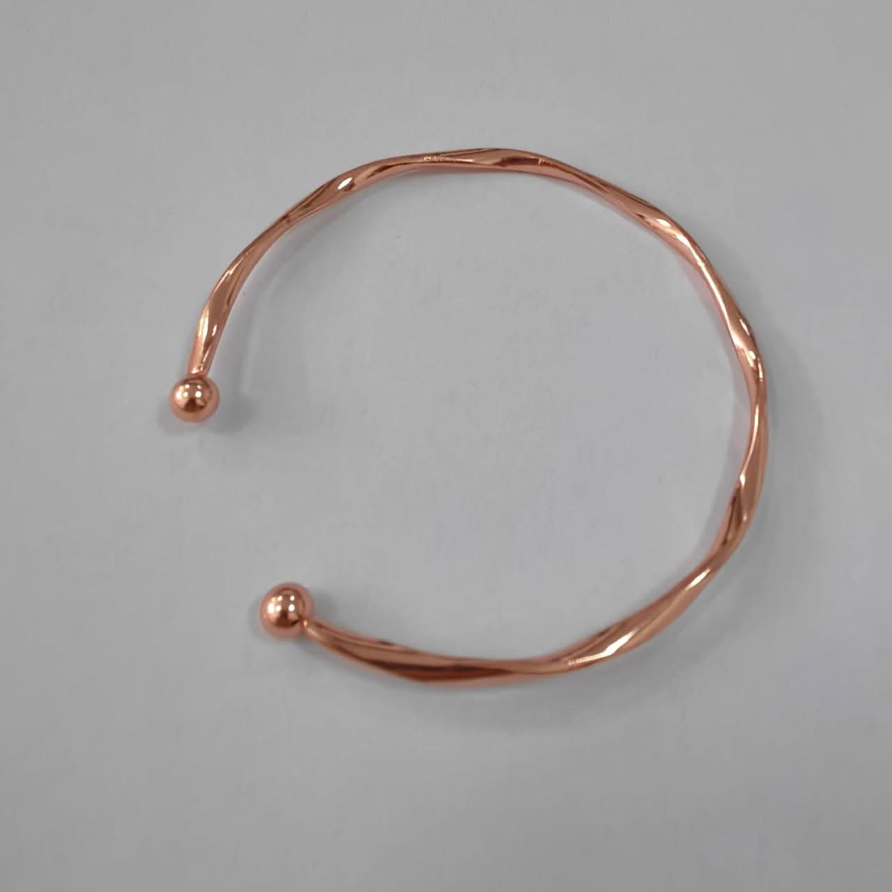 Geometric Twisted Bangle – Simple Style Cuff