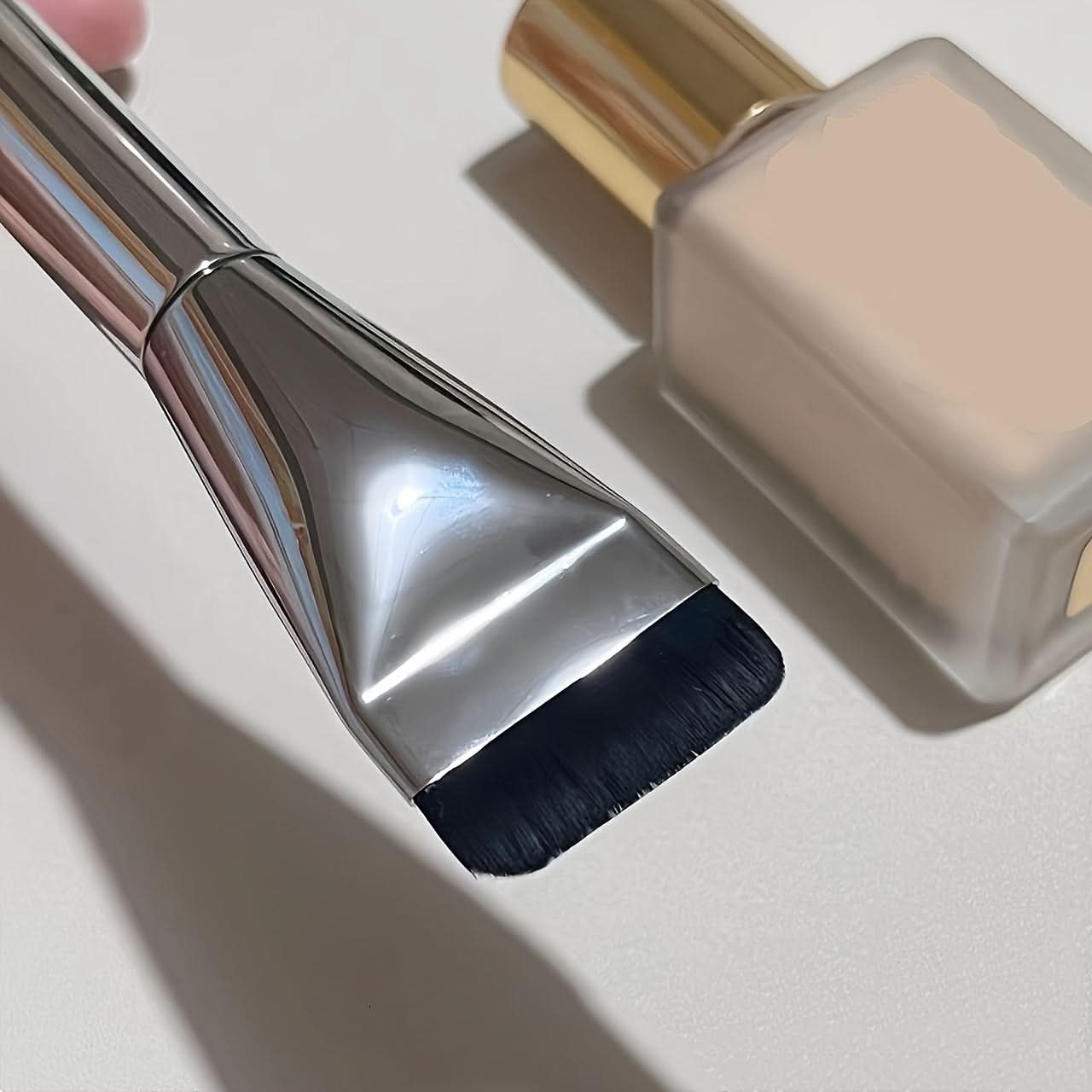 Ultra-Thin Flat Foundation & Mask Brush