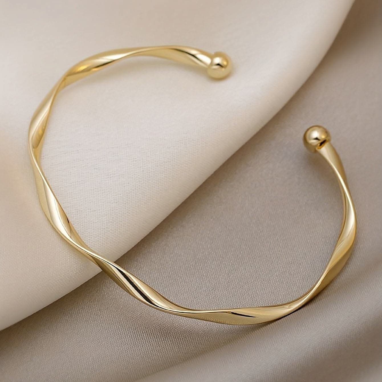 Geometric Twisted Bangle – Simple Style Cuff