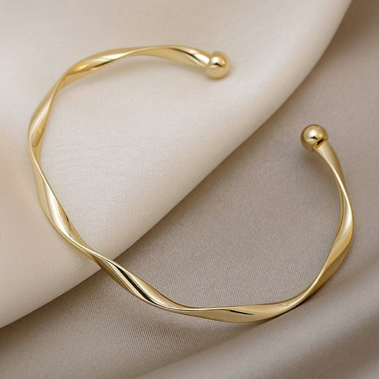 Geometric Twisted Bangle – Simple Style Cuff