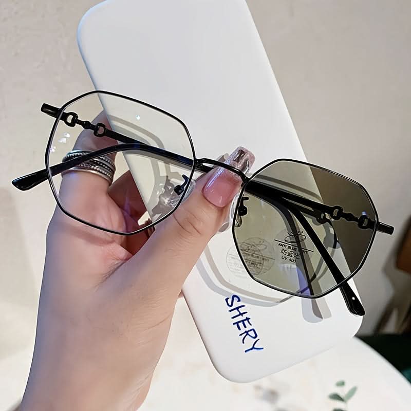 Photochromic Oval Glasses for Women - Color-Changing, Metal Frame, Vintage Style