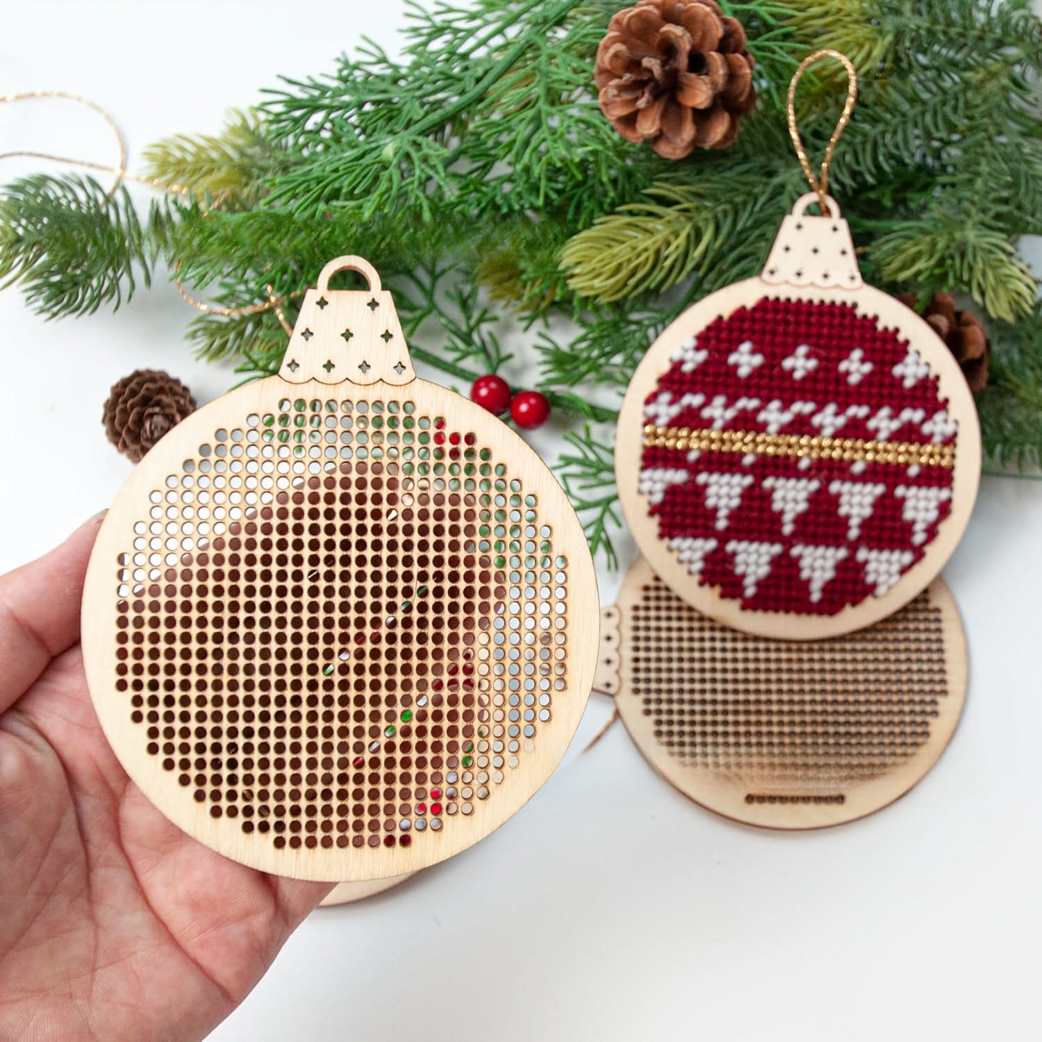 Christmas Embroidery Kit - Wooden & Glass Ball Needlework Craft Set for Home Decor