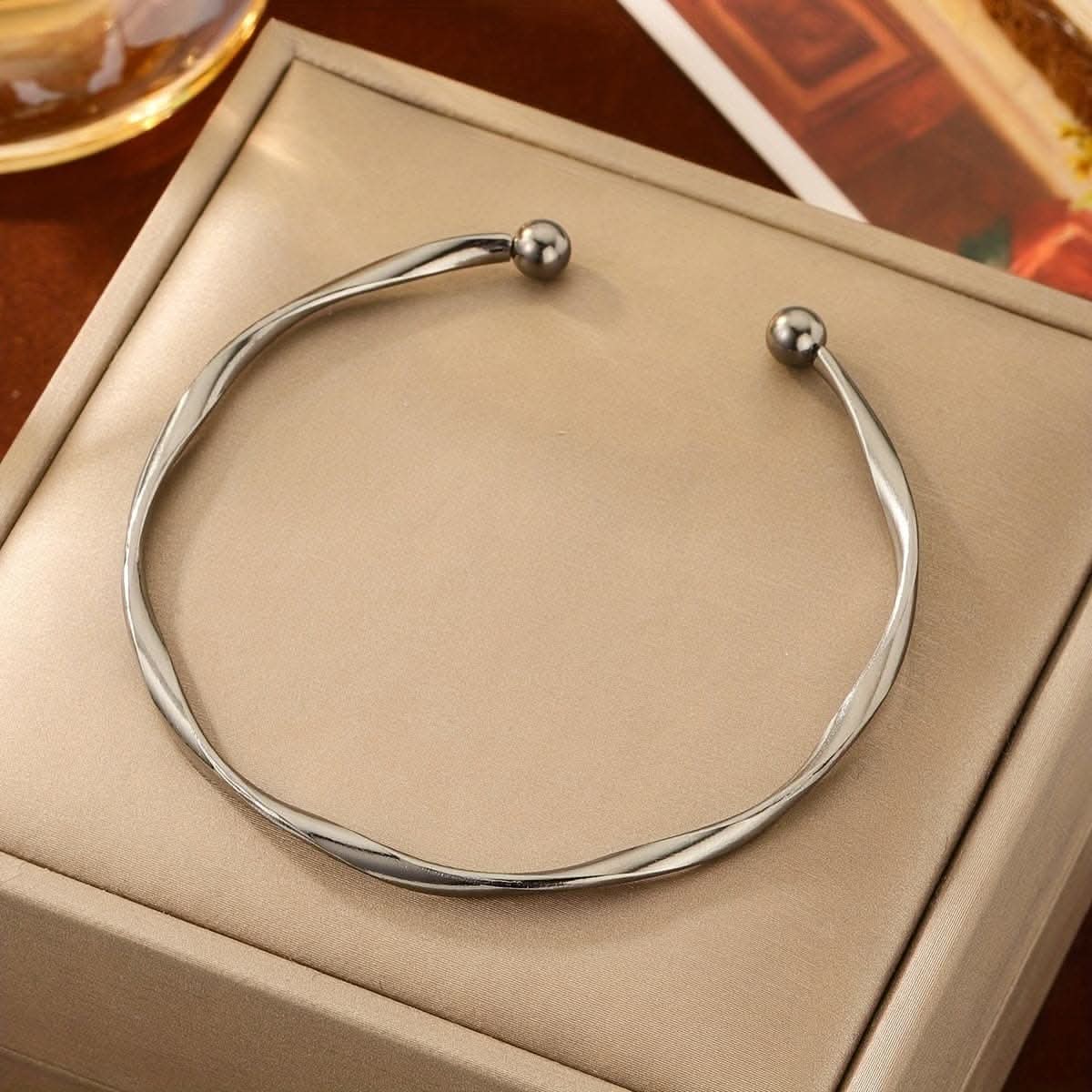 Geometric Twisted Bangle – Simple Style Cuff
