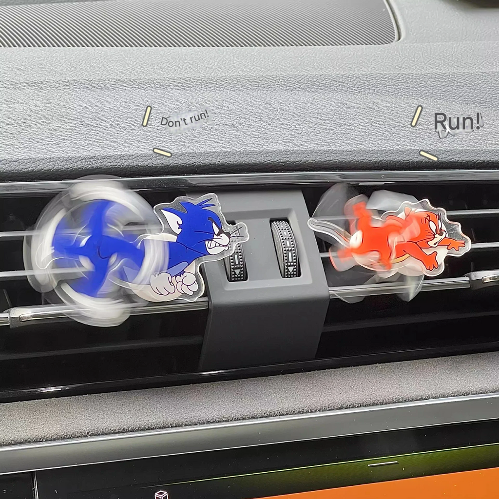Tom and Jerry Car Air Vent Clip – Rotating Cartoon Ornament with Aromatherapy